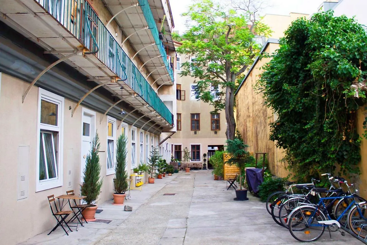 Gartl Apartments Wien Hostel